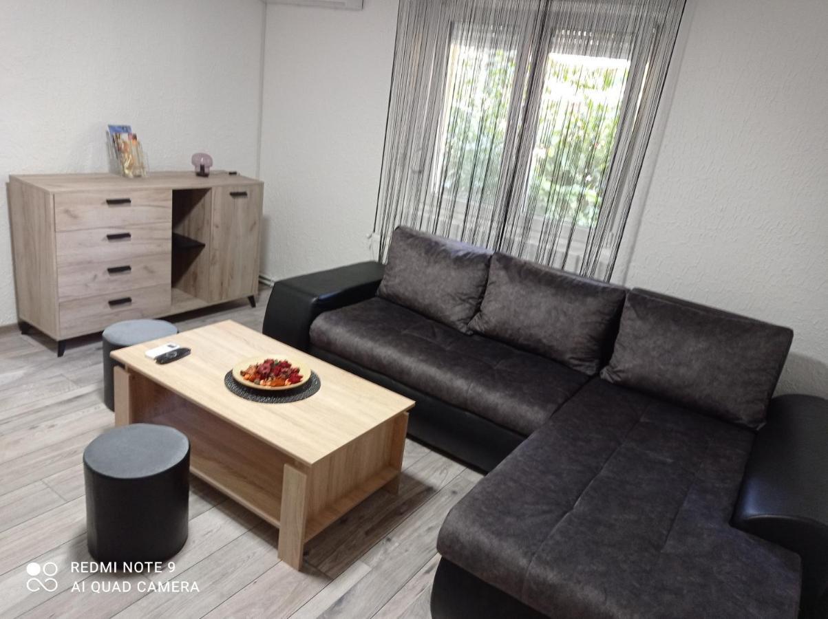 7 Days Premium Apartment 2 Subotica Exterior foto